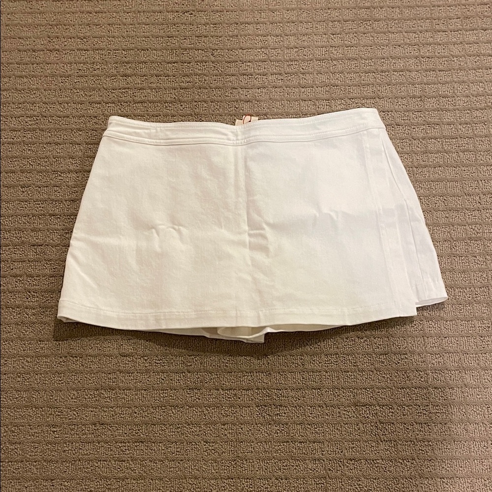 Alice + Olivia White Skort with Red Stitching Detail